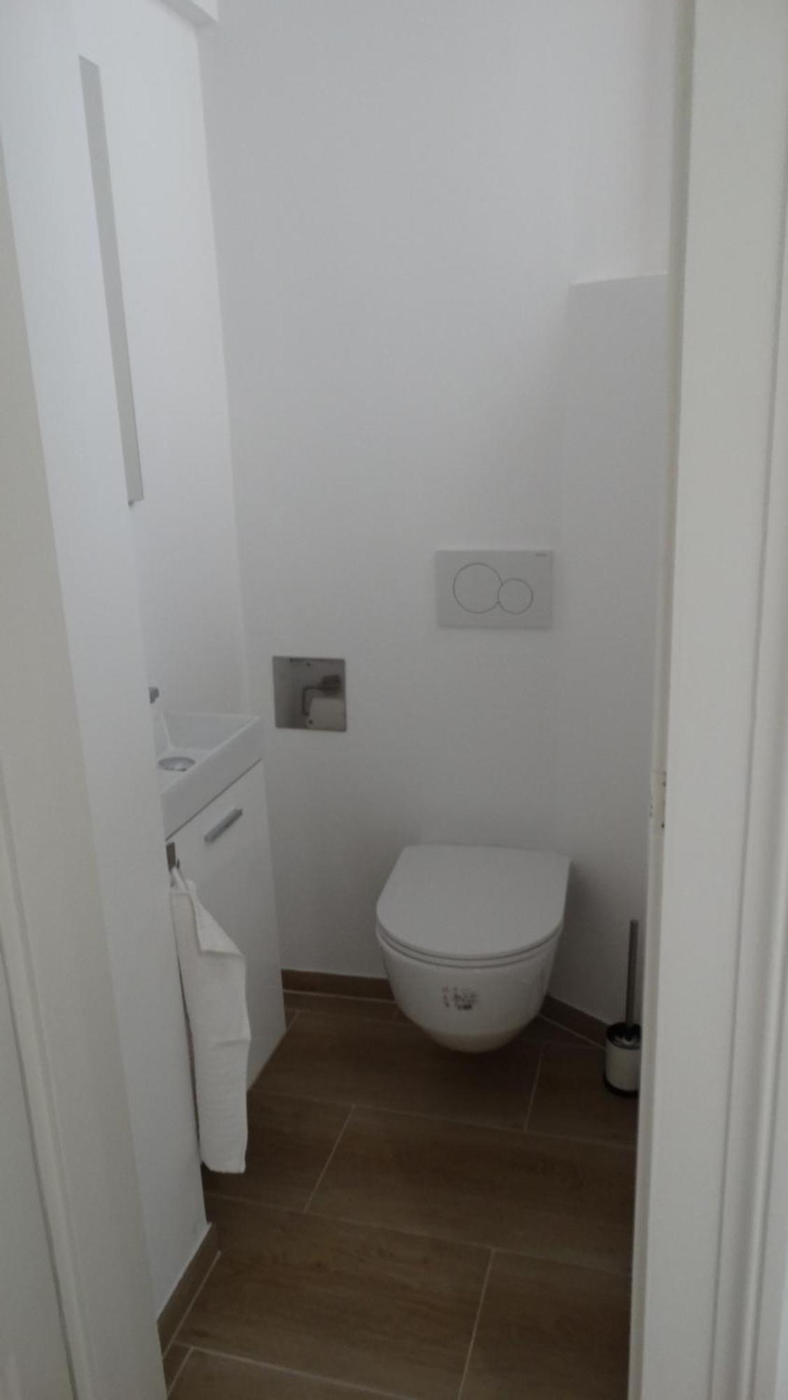 Ruhige Art-Garconniere Mit Balkon Viena Exterior foto